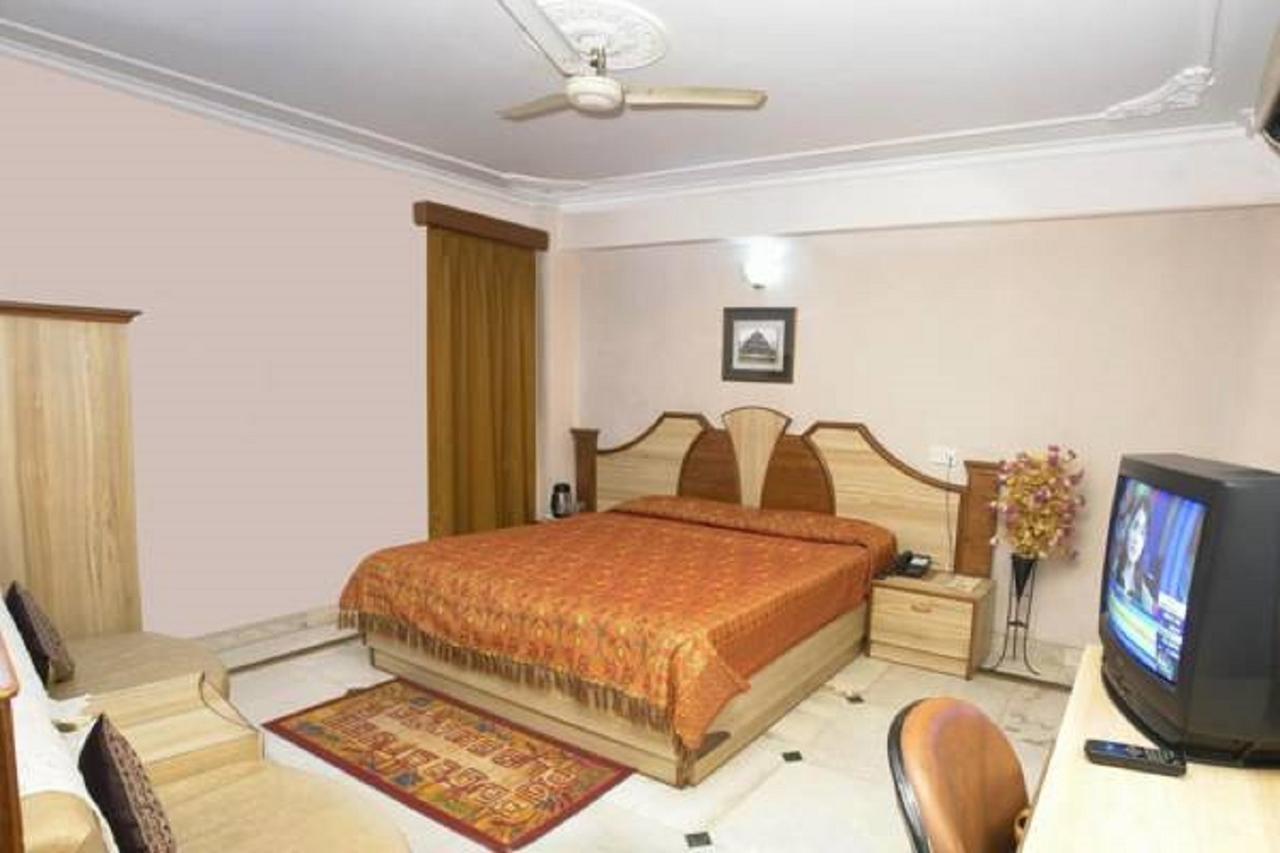 Hotel Welcome Palace Agartala Exterior foto