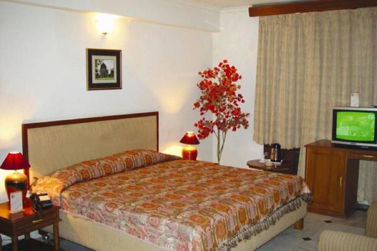 Hotel Welcome Palace Agartala Exterior foto